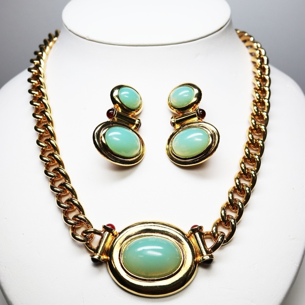 Elizabeth Taylor's 'Tailored Style' Demi Parure